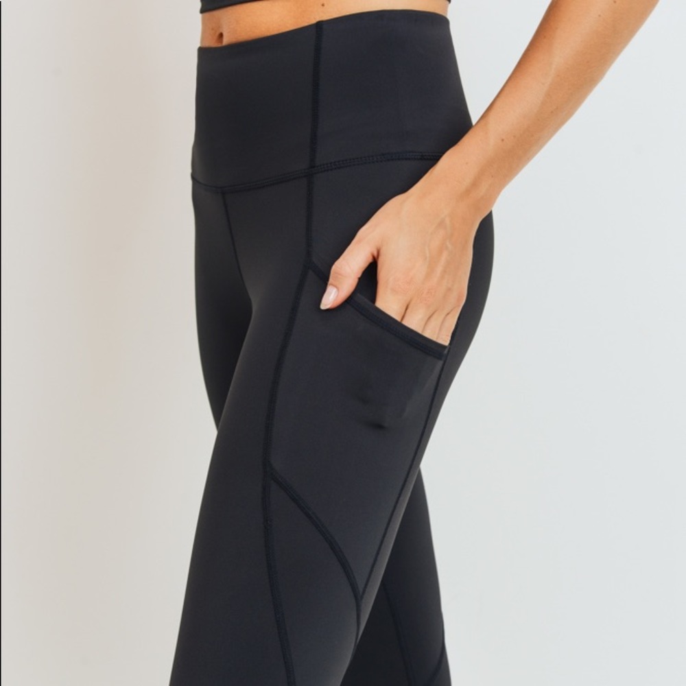 NWT!💕 Solid & Slanted Panel Highwaist Leggings - Picture 8 of 11